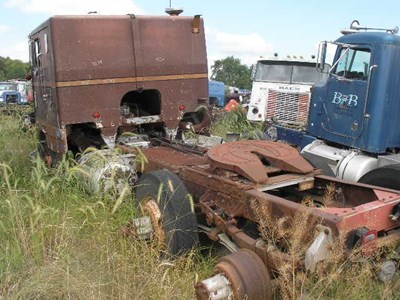 peterbilt salvage yard parts