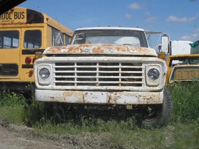 Salvage yard 1987 ford l9000 #4