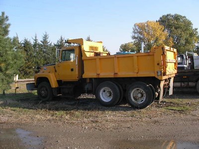 Salvage yard 1987 ford l9000 #5