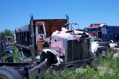 peterbilt salvage yard parts